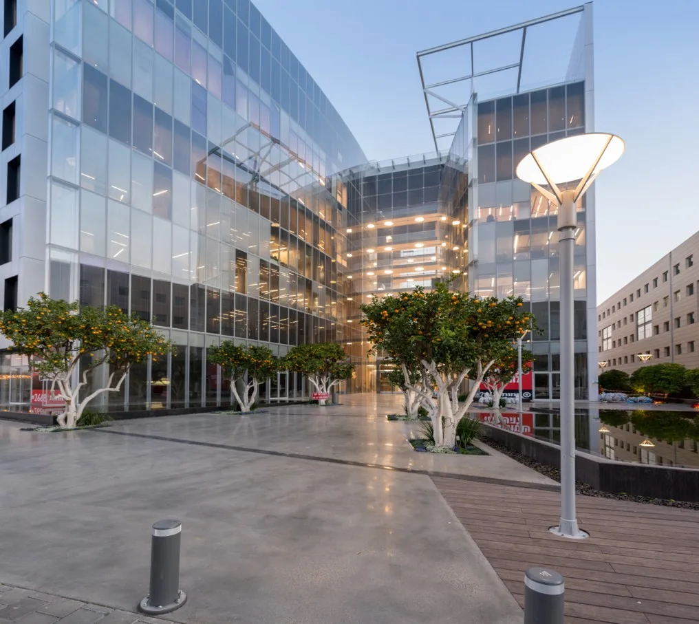 Exterior area around the lobby