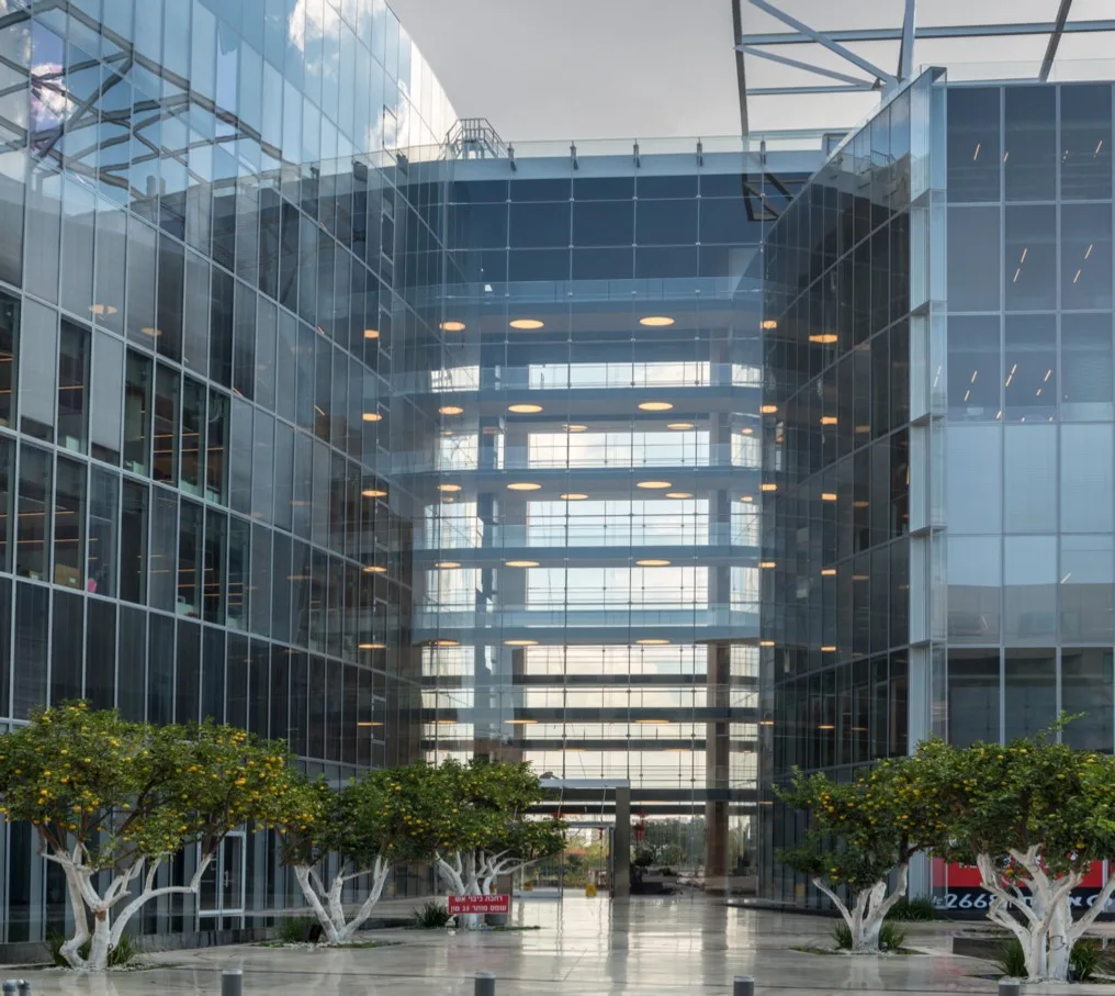 Illuminated glass facade