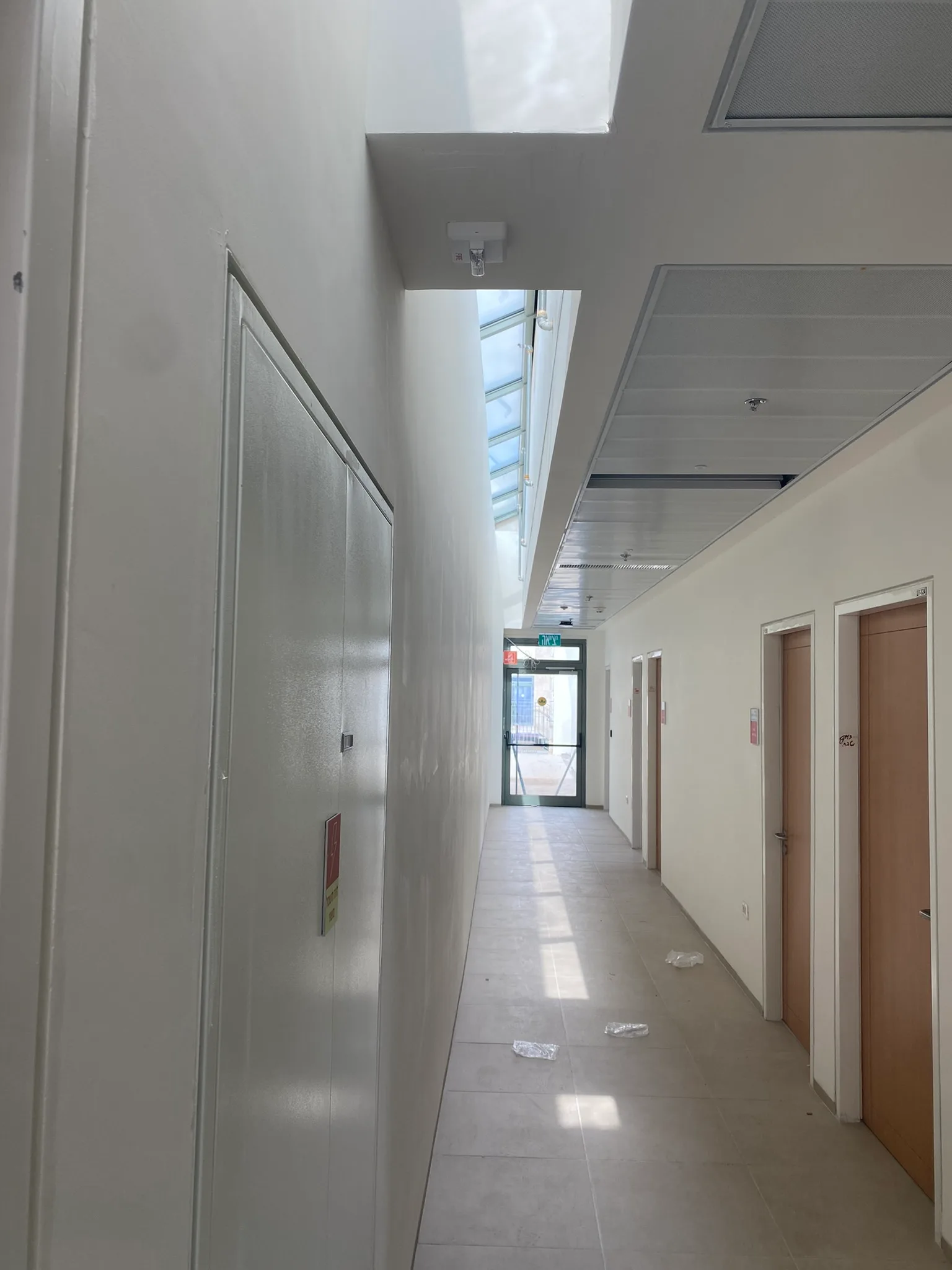 Ward corridor in even, comfortable light