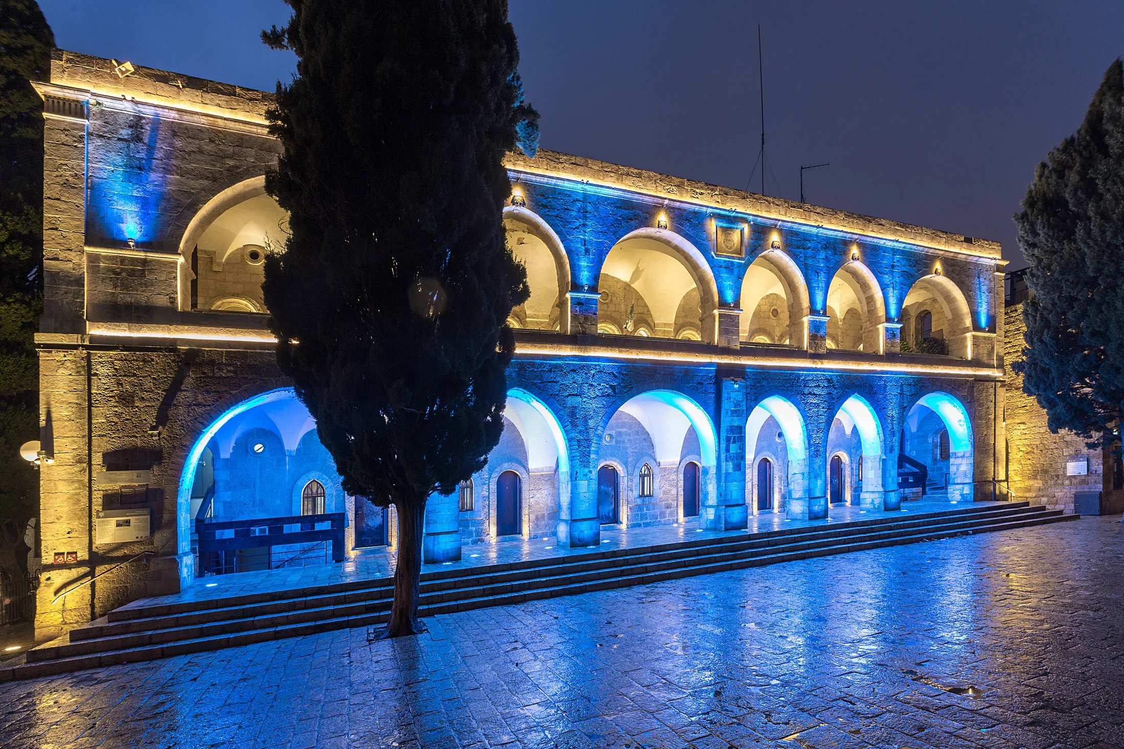 Batei Mahse at night