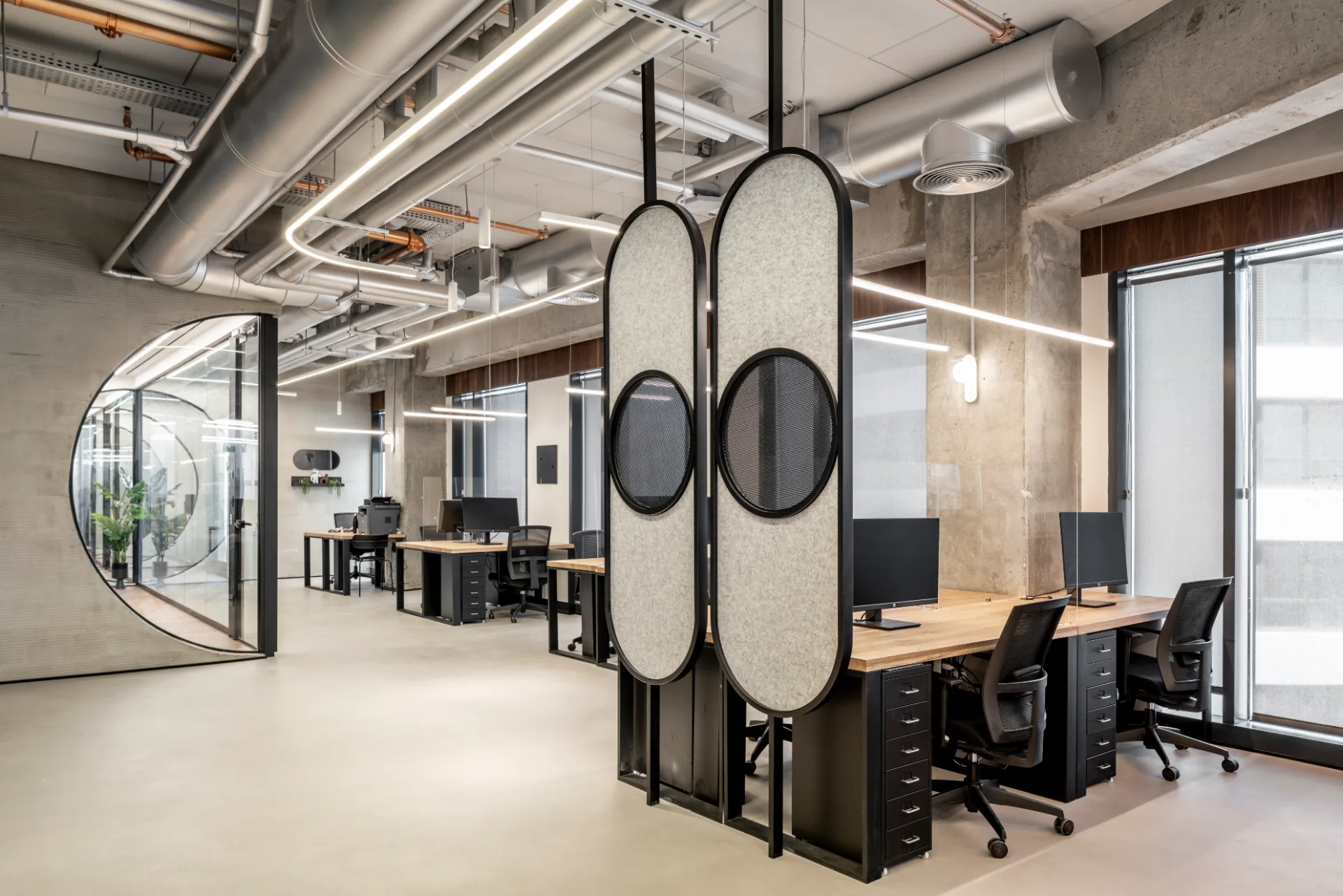 Workstations with rounded felt screens