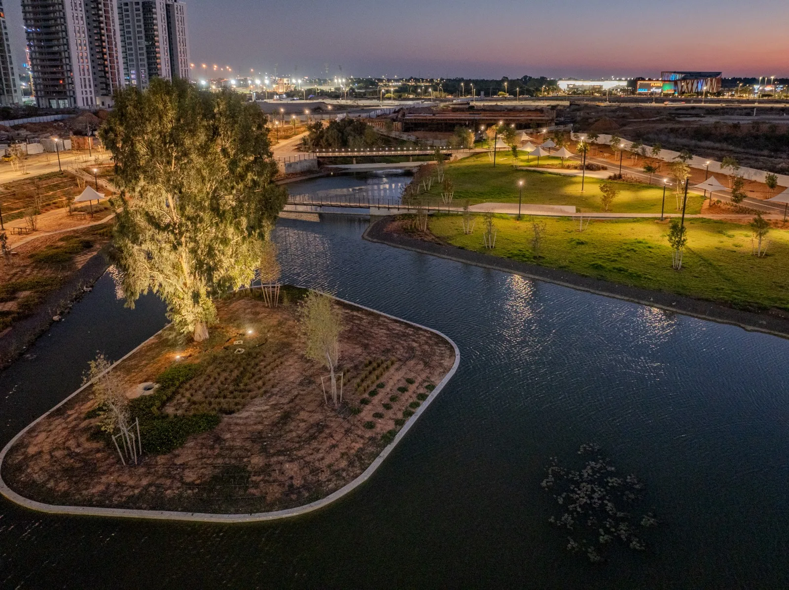 Complex 1000 Rishon LeZion - landscape and public realm lighting 11