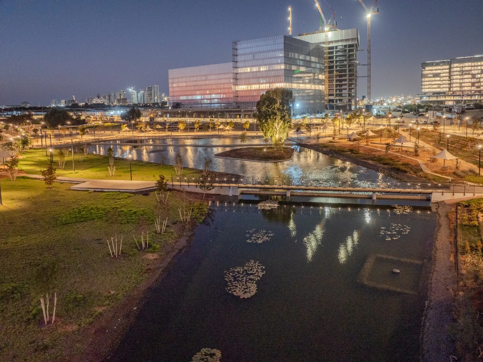 Complex 1000 Rishon LeZion - landscape and public realm lighting 12