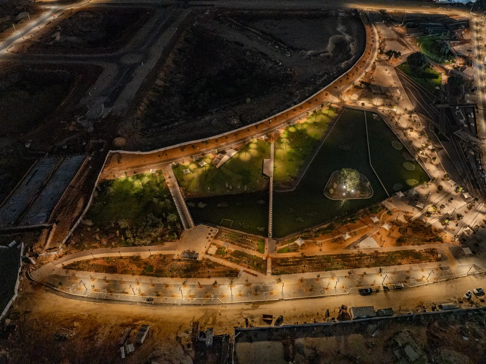 Complex 1000 Rishon LeZion - landscape and public realm lighting 3