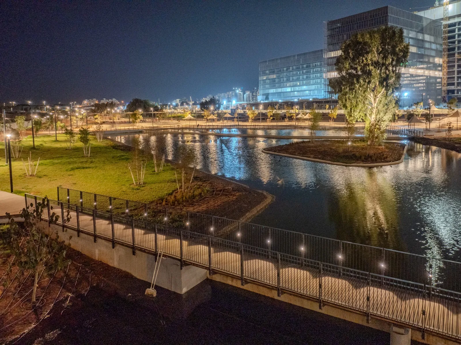 Complex 1000 Rishon LeZion - landscape and public realm lighting 5