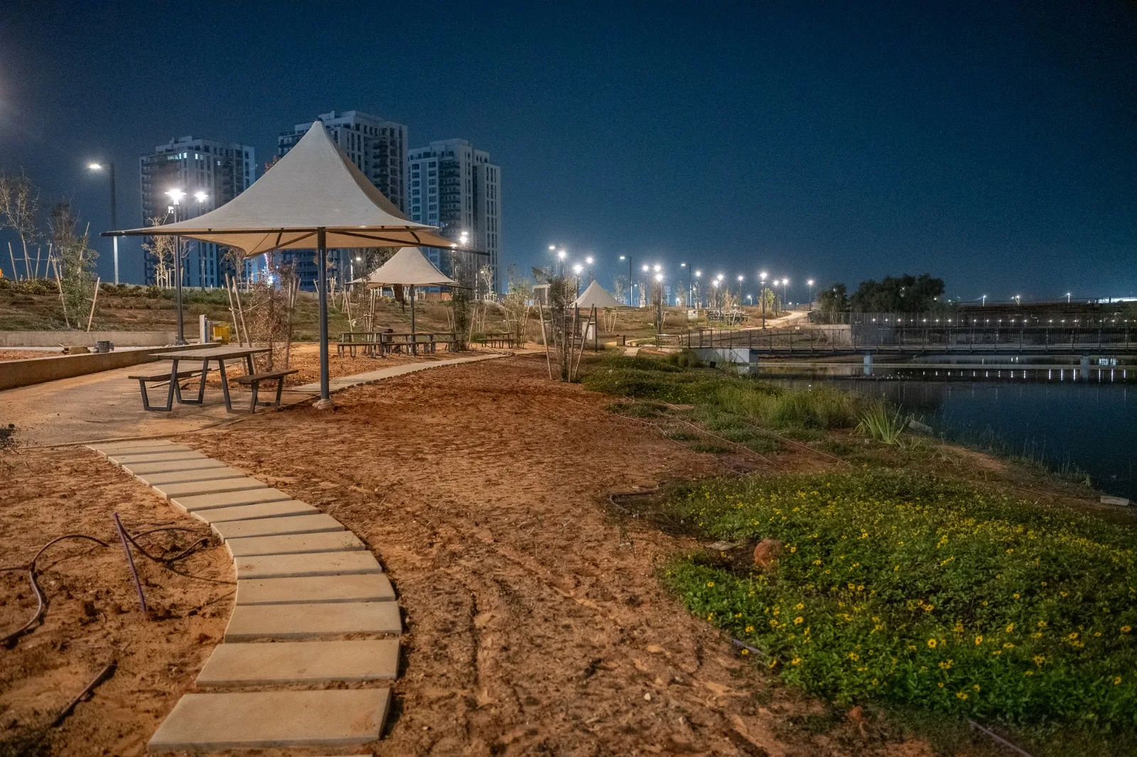Complex 1000 Rishon LeZion - landscape and public realm lighting 6