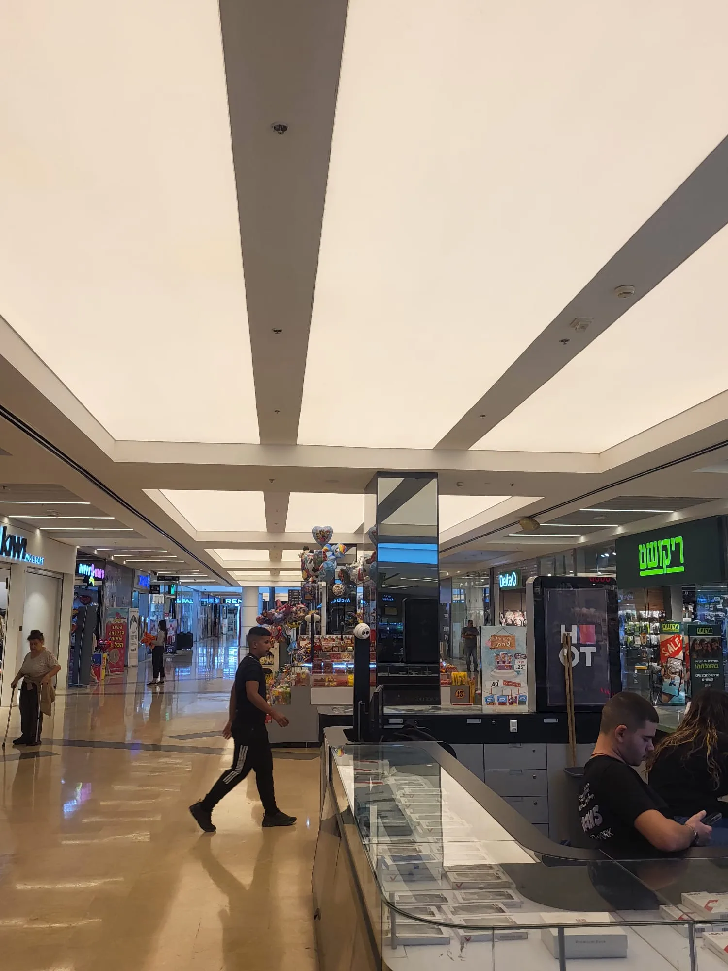 Retail concourse with luminous ceiling and kiosks