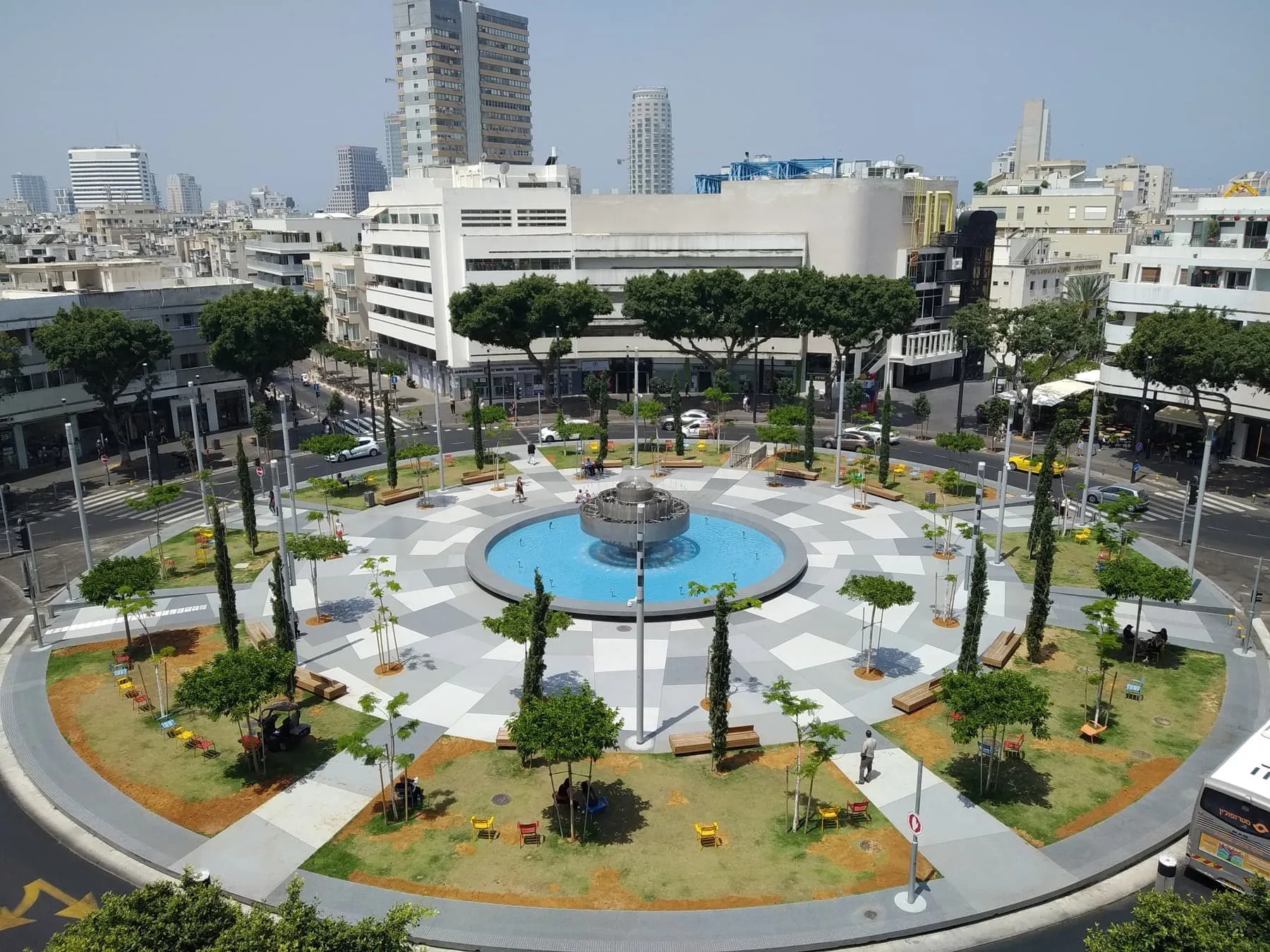 Dizengoff Circle during the day