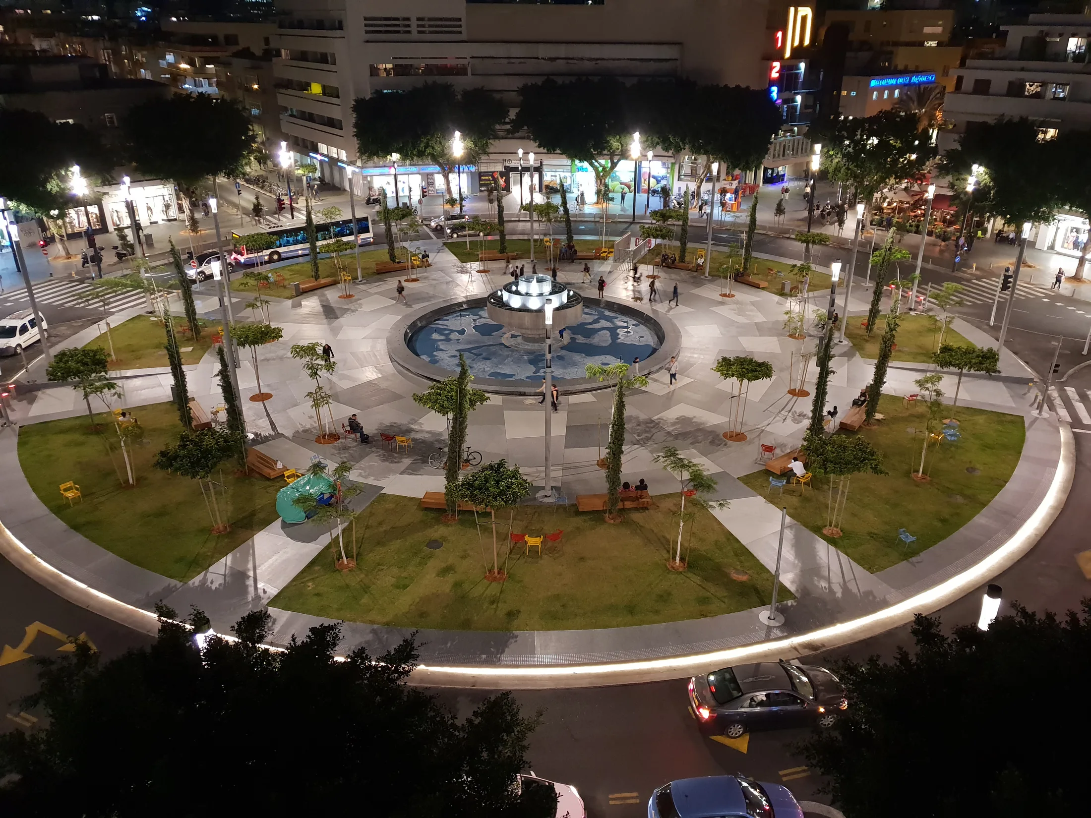 Night view of Dizengoff Circle