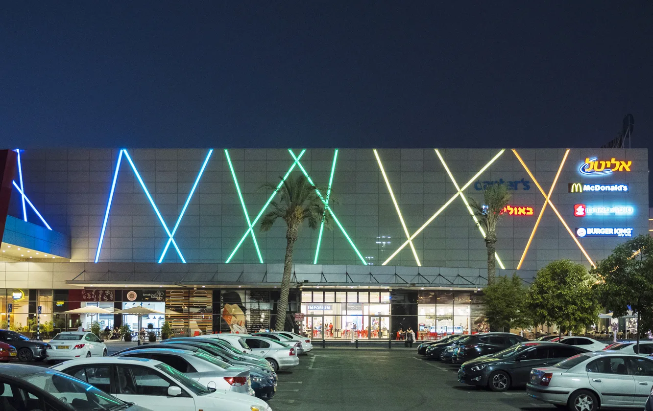 Illuminated retail facade
