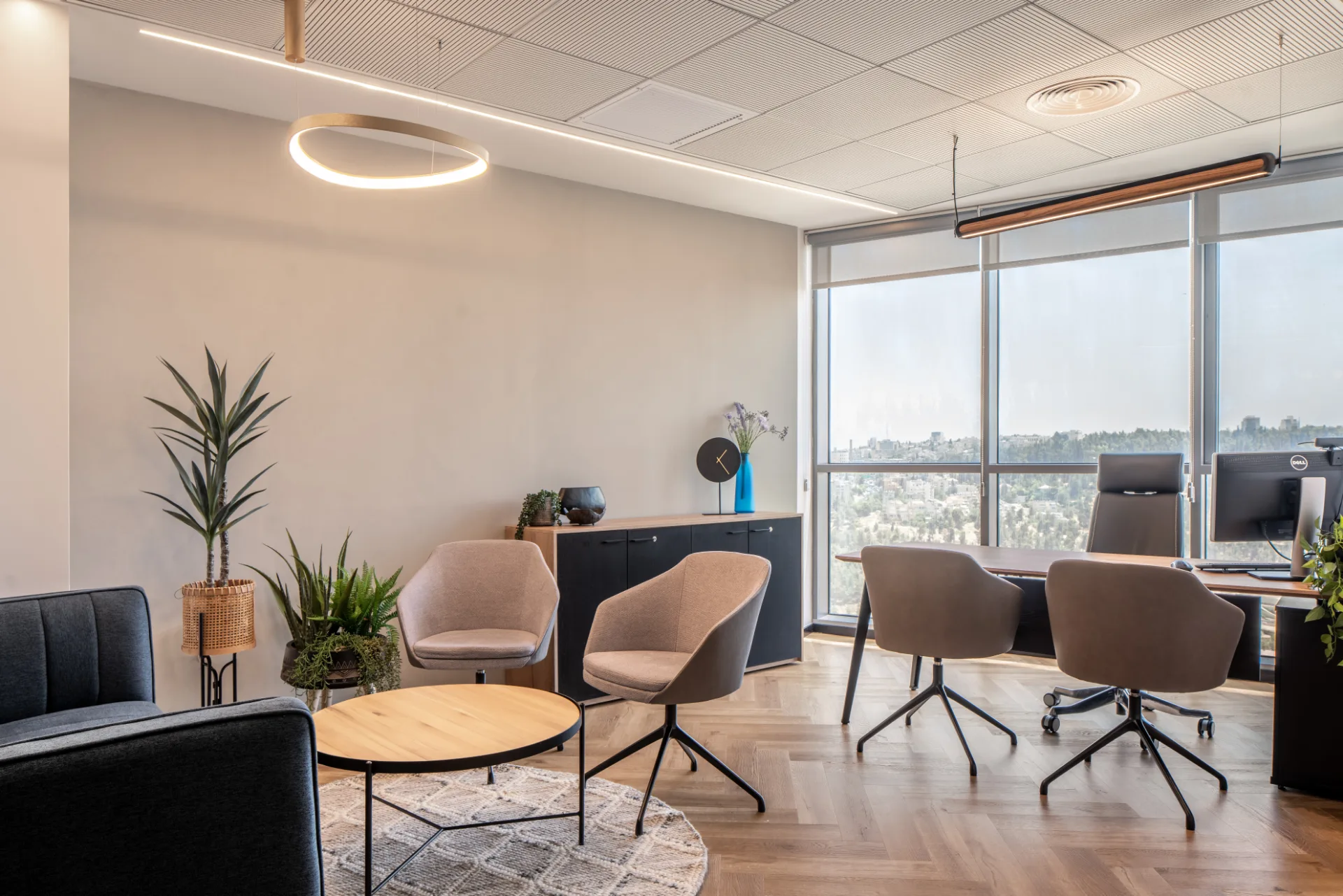 Executive office with a lounge corner