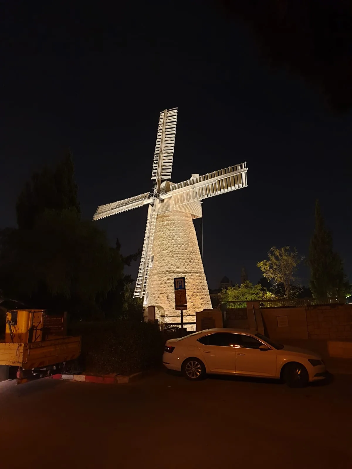 Montefiore Windmill and its night-time presence