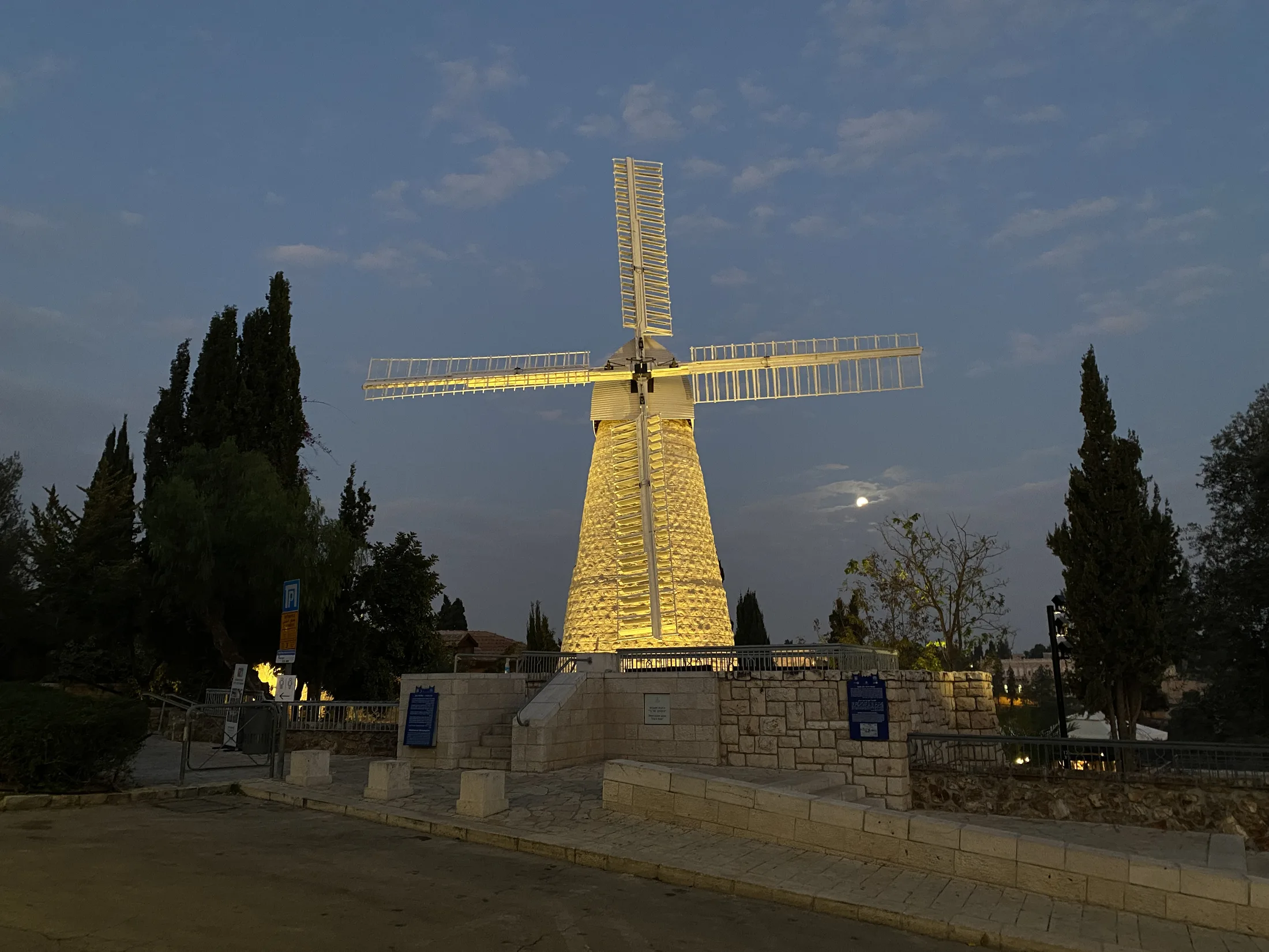Montefiore Windmill in the evening