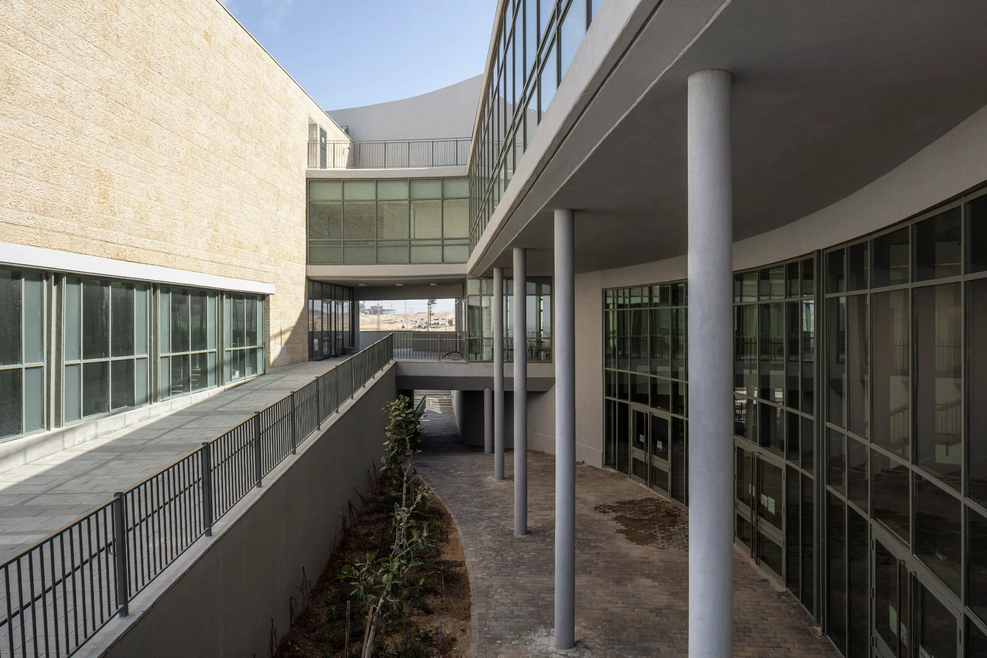 Colonnade courtyard between the two wings