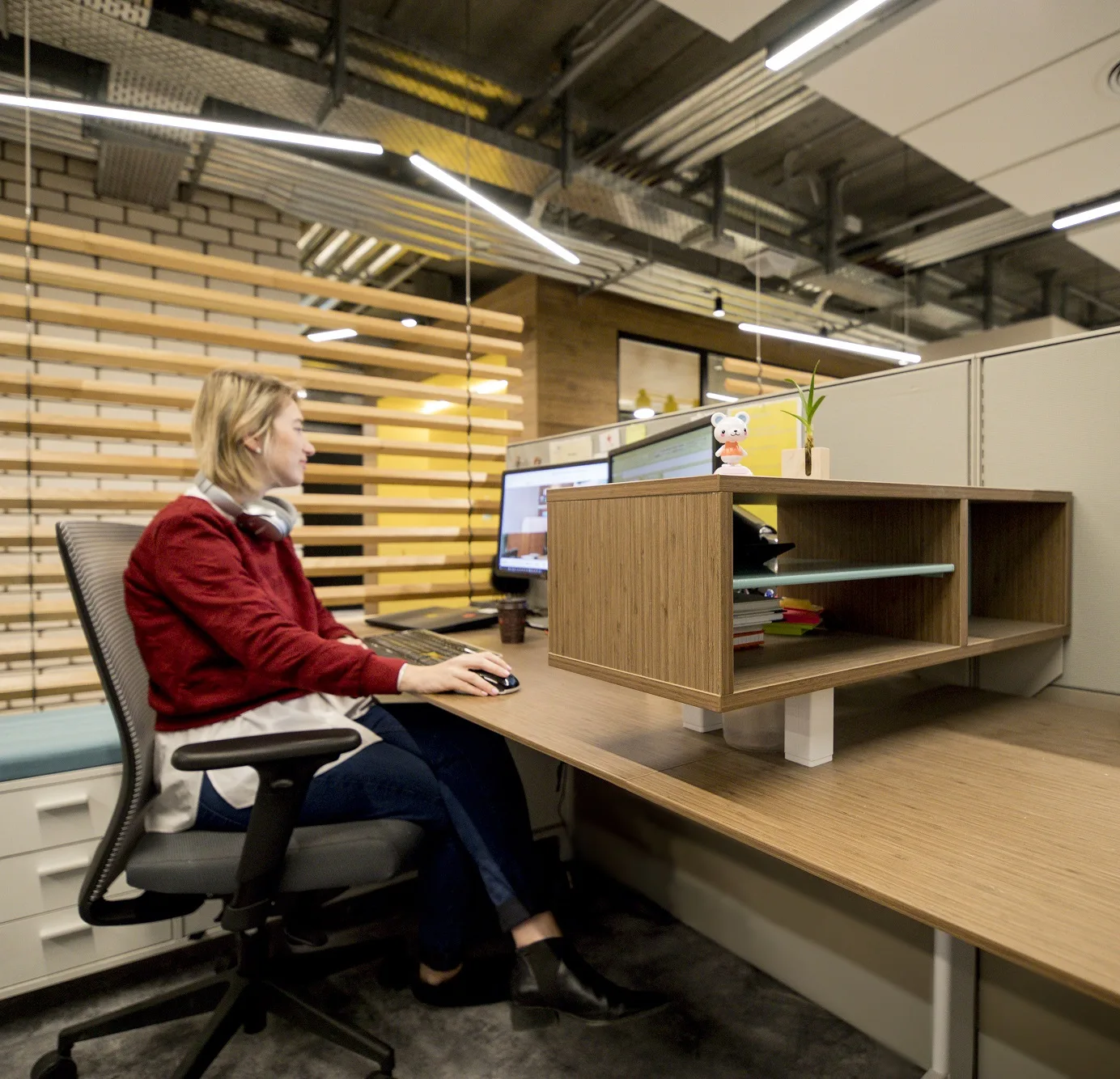 Workstation at Philip Morris offices