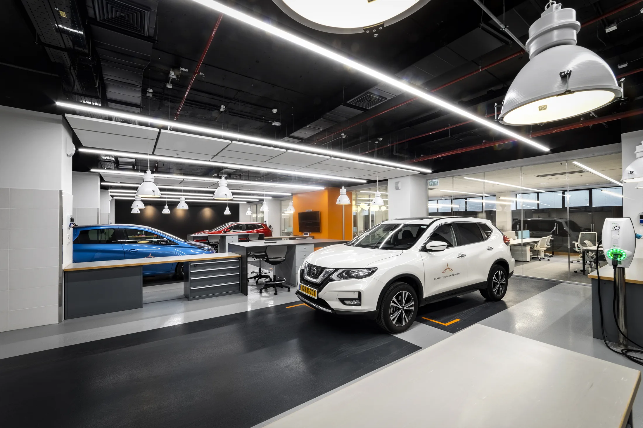Test vehicles and workbenches in the innovation lab