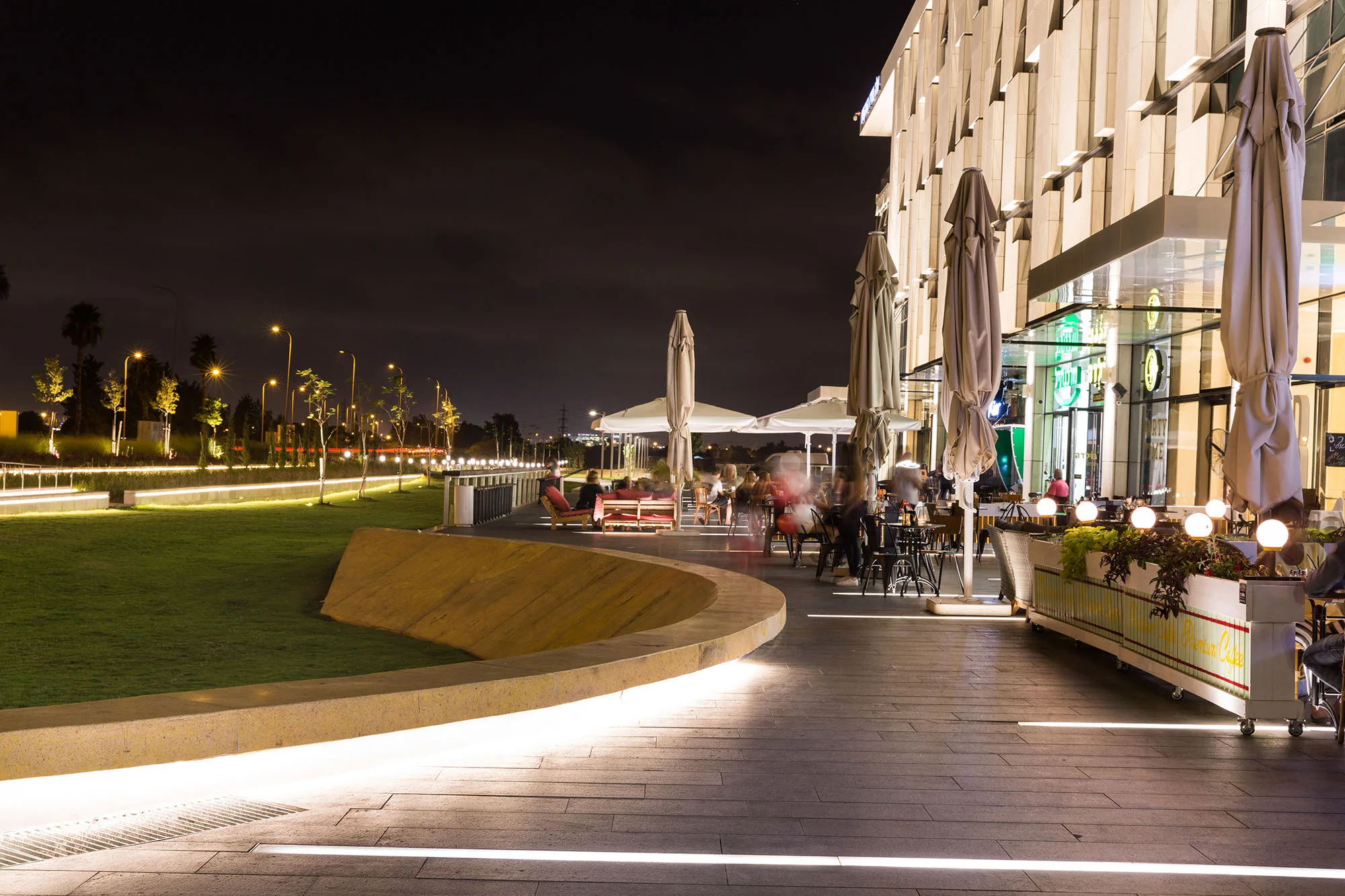 Outdoor plaza and commercial building