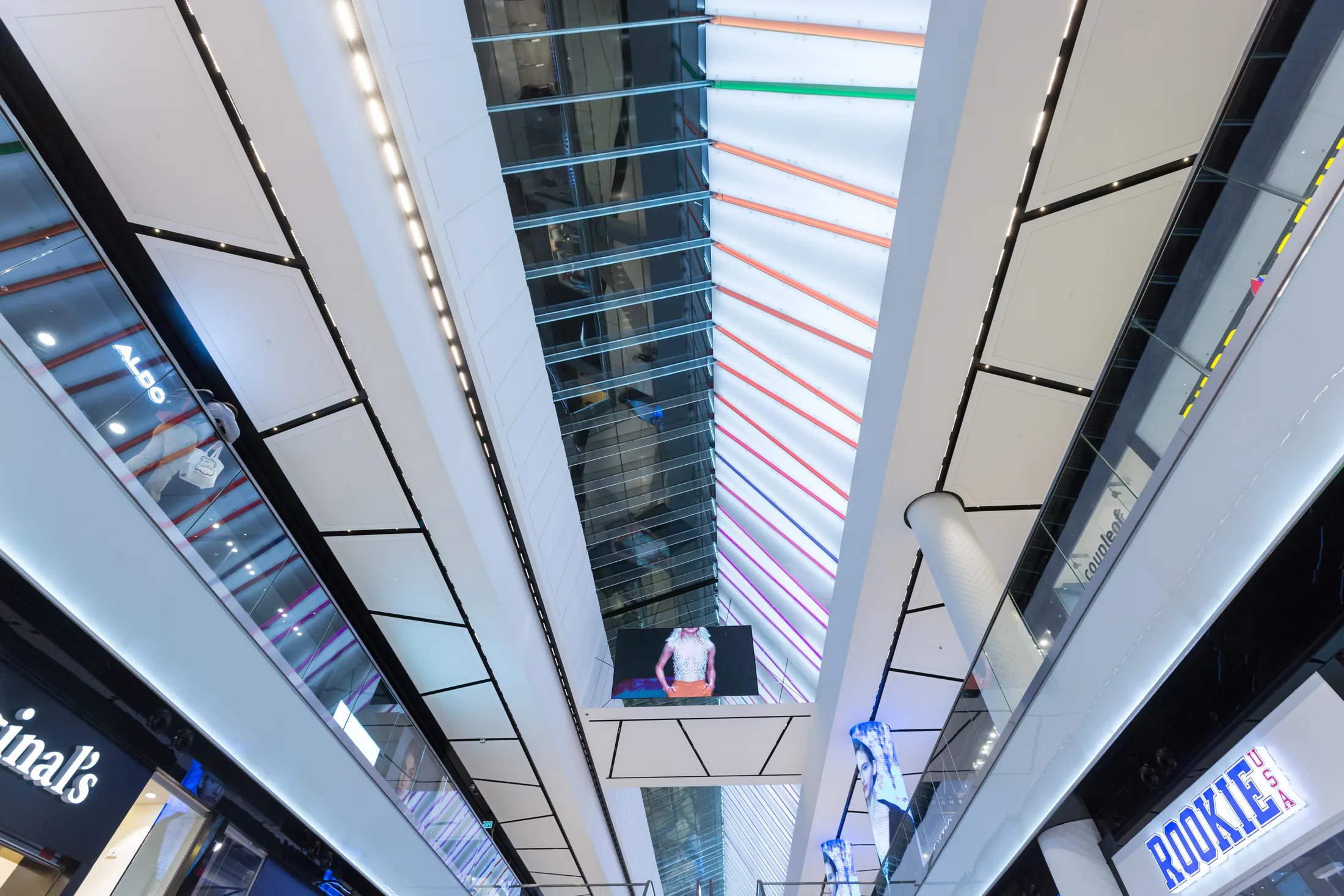 Ceiling lighting in a retail center