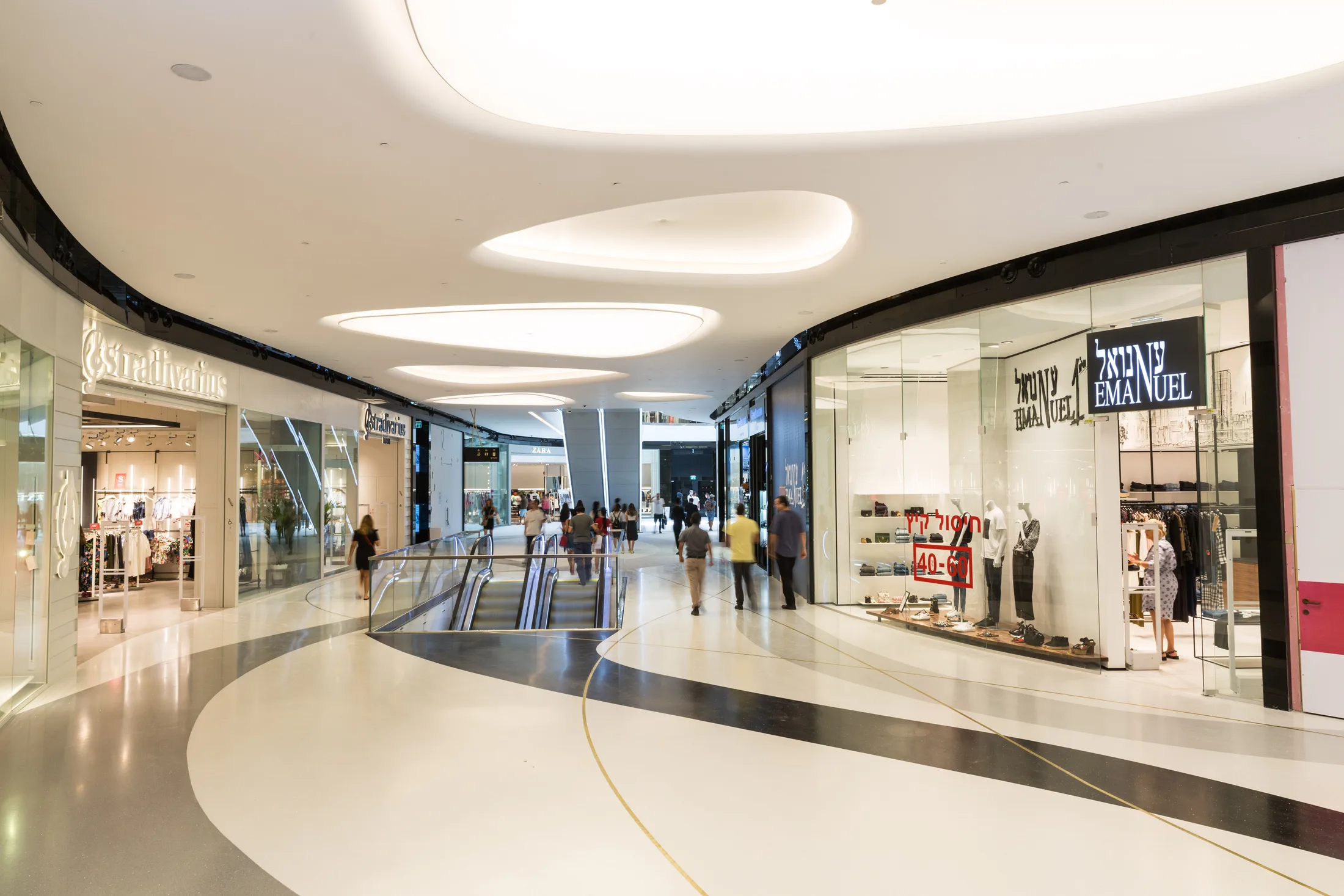 Illuminated retail circulation