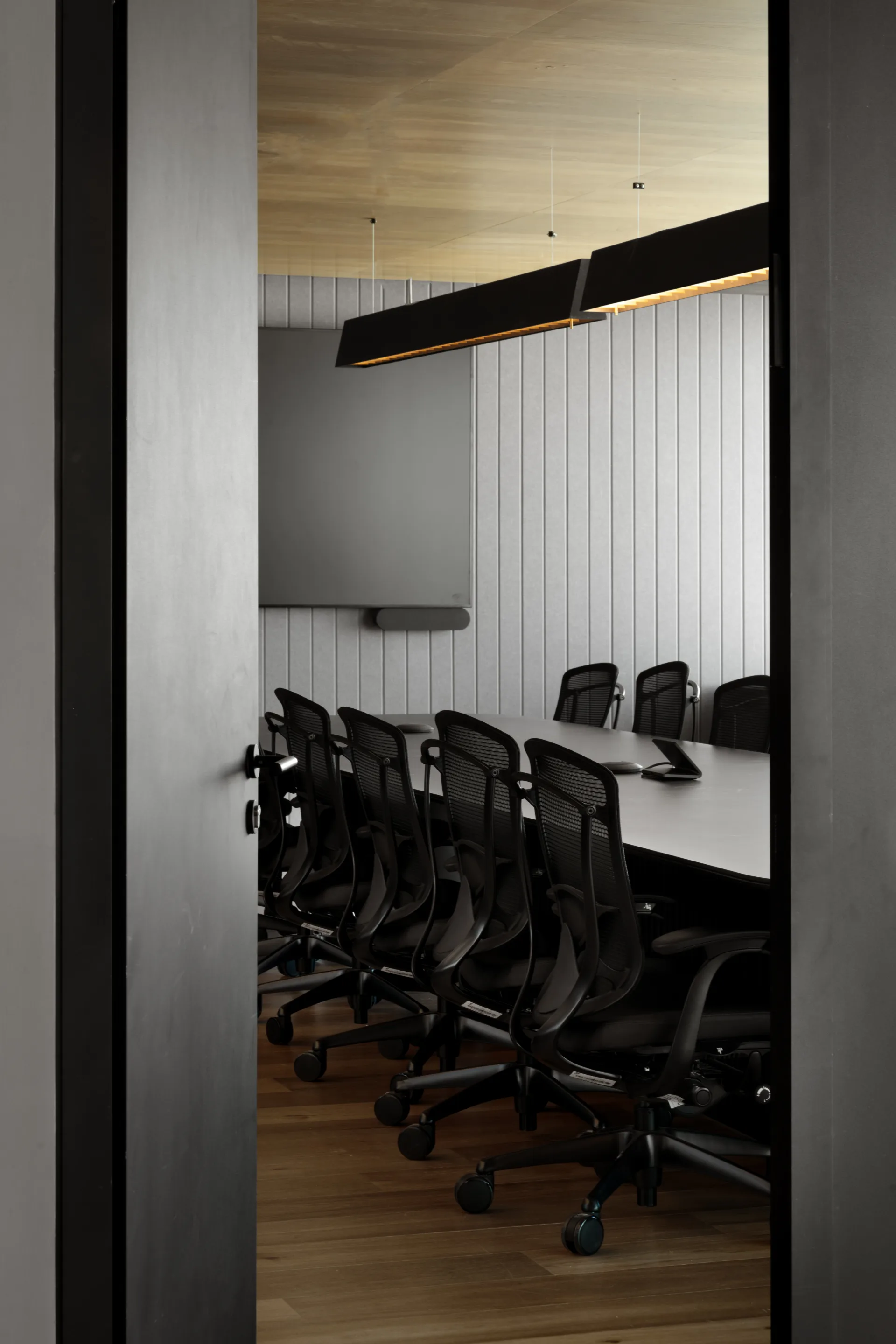 Meeting room with a linear pendant over the table